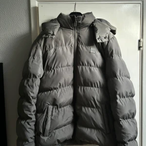 Jacka urban classics  - Jacka med avtagbar luva  300kr Strl M