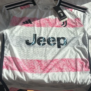Juventus fotbollströja  - Helt ny aldrig använd  För mer information kontakta mig  Priset är inte hugget i sten 