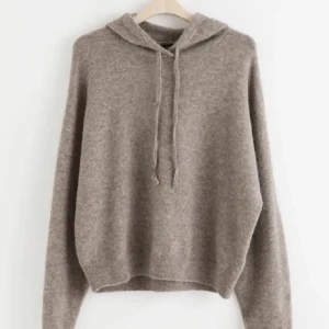 Stickad tröja/hoodie😍 - Kommer tyvärr inte till användning 