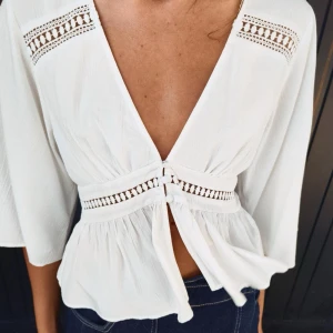 SÖKER STORLEK L - Jag är intresserad av denna i storlek L! Antingen att köpa eller att byta mot min som jag har i storlek medium! Den är helt oanvänd!