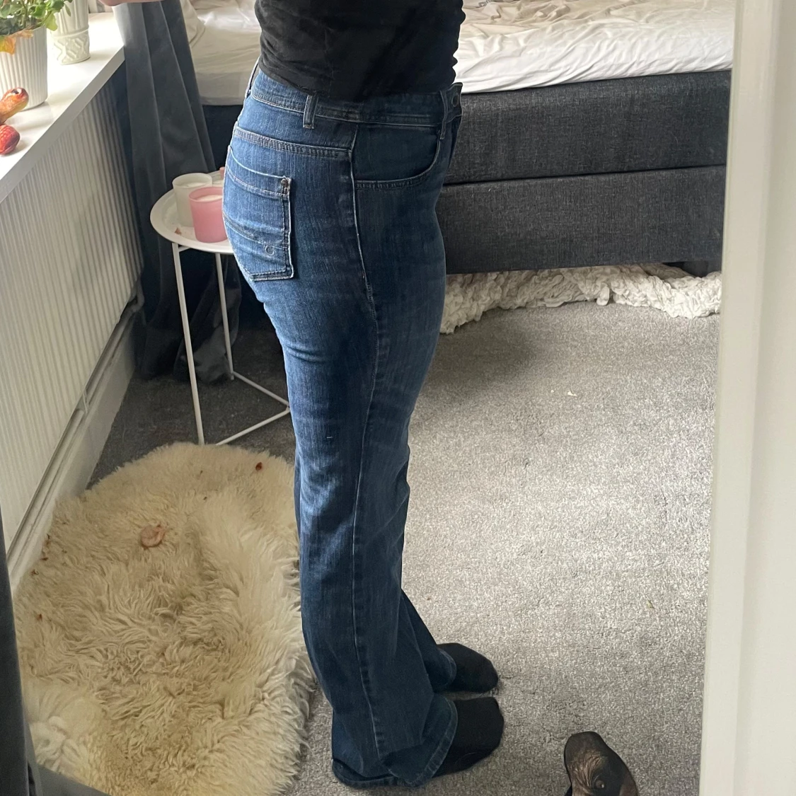 Blåa bootcutjeans - 90