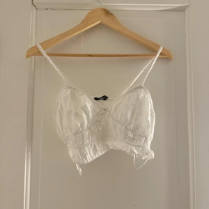 Fin topp - Den har inte använts då den är för liten. Helt ny och prislappen sitter kvar. Säljes för 200, nypris 300. Går att pruta lite 