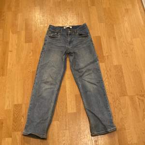 Ett par riktigt feta Levi’s Jeans i storleken 158-170, Skick:9/10 använd fåtal gånger