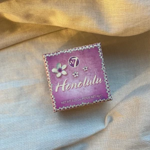 Bronzer  - En Bronzer bra skick men ett litet hack i sig.