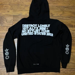 Destroy Lonely x Alyx 9SM Hoodie - Intressekol!! Inte jättesugen på sälja men vill se vad jag kan få för den, fantastiskt skick, passar baggy, size s frågor och funderingar är bara att ställa i dm, skicka gärna bud