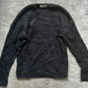 Svart stickad tröja  - Mysig stickad tröja! Används inte längre.