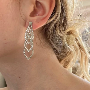 Örhängen - Fina örhängen! Kan skickas med frimärke 18 kr. Säljer massor av smycken, samfraktar gärna