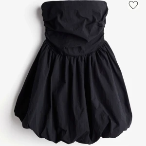 Puffig klänning från HM - En jättefin puffig klänning från HM, säljer den då den tyvärr är för liten