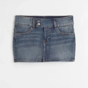 Jeanskjol hm - Supersöt jeanskjol från hm. Aldrig använd💓