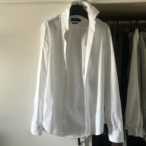 Skjorta - Säljer helt ny riley skjorta , nypris 800