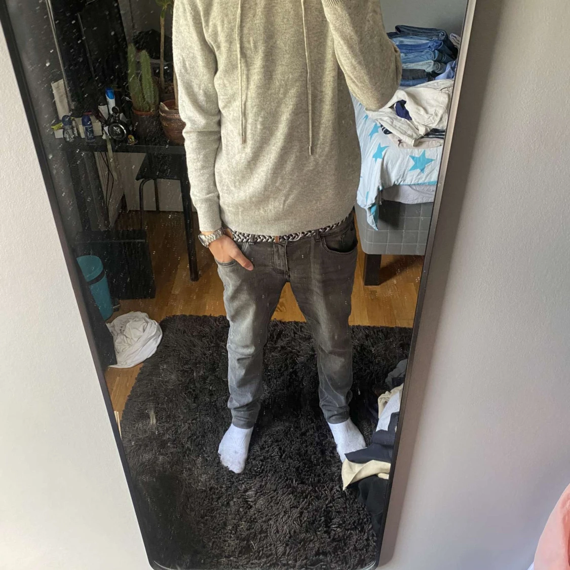Grå stickad hoodie - 93