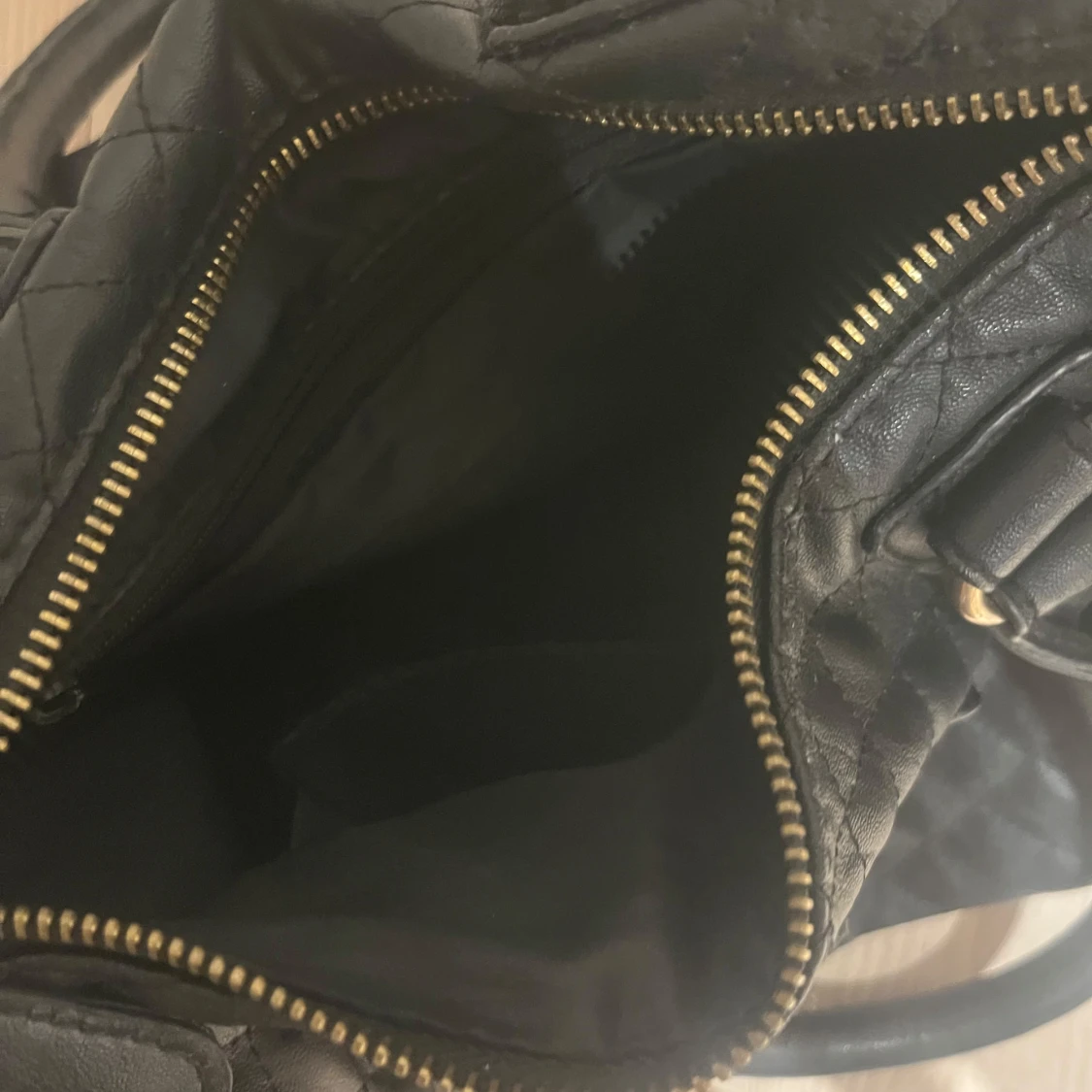 Svart väska fårn Amisu - 2