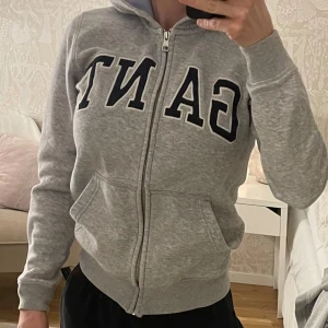 Gant hoddie  - Stl XS  Fint skick! Inget att anmärka på. 