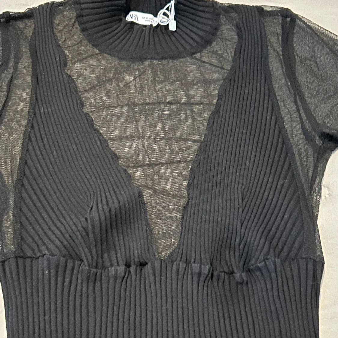 Svart ribbad klänning från Zara - 1