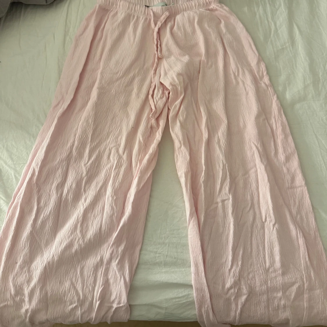 Rosa pyjamas byxor.