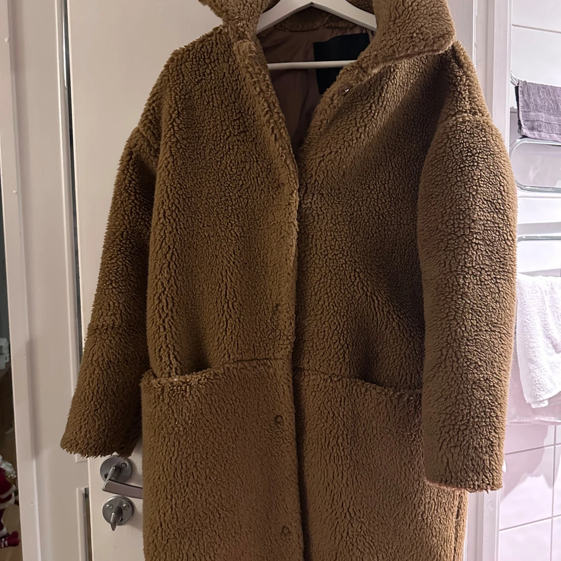 Brun teddyjacka från Peak Performance - 90