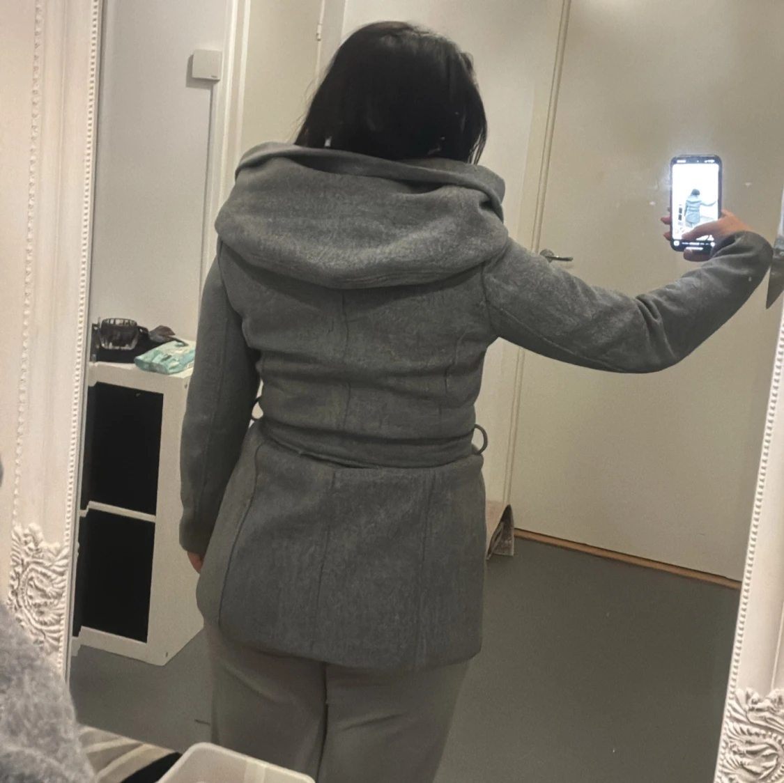 Grå kappa från Amisu - 92