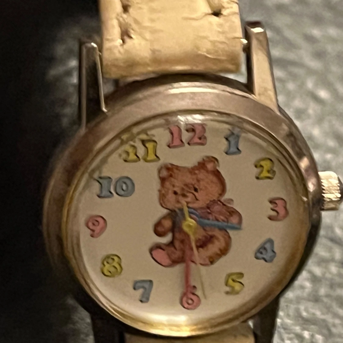 Barnklocka med nallemotiv från Louis Picard - 91