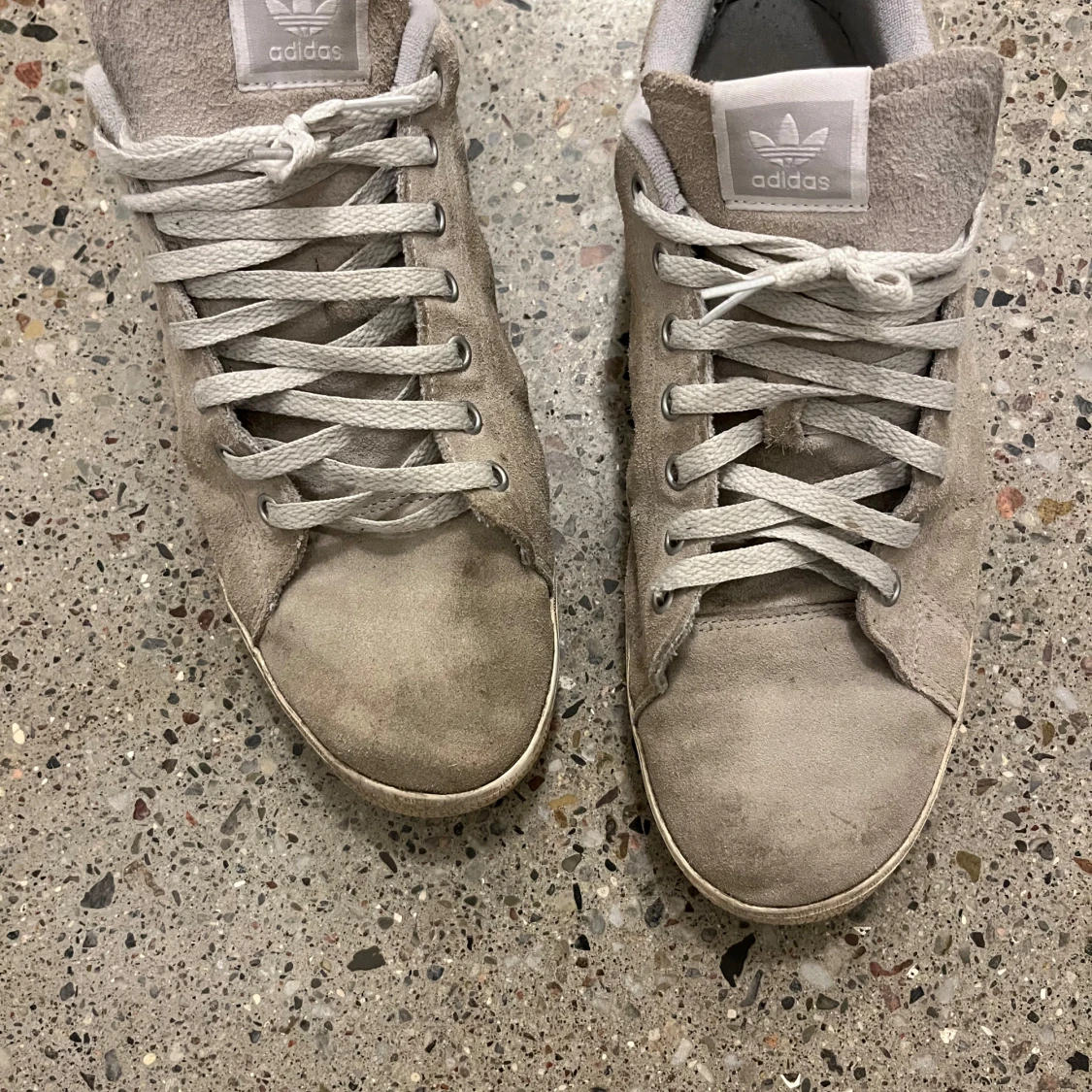 Gråa mocka sneakers - 90