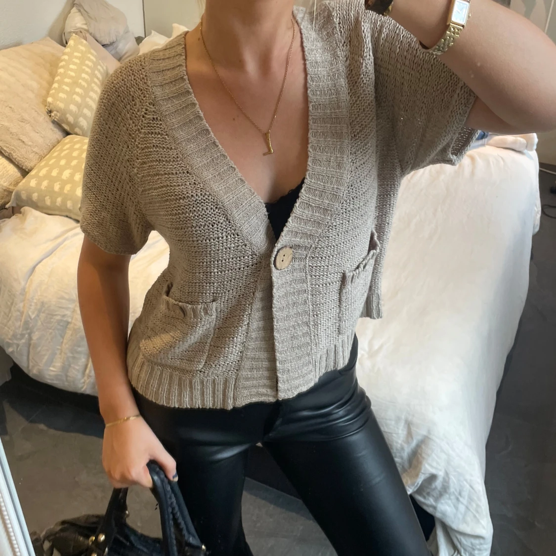 Unik kortärmad kofta med fickor fram 🤎 - 92