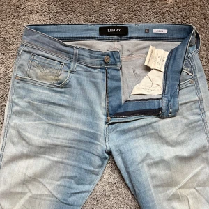 Replay Anbass Jeans - Feta Replay Anbass Jeans // Storlek 32/32 // Hör av er för fler frågor och funderingar!
