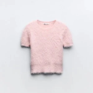 Zara t-shirt - Knappt använd. Skriv privat för frågor!!❤️