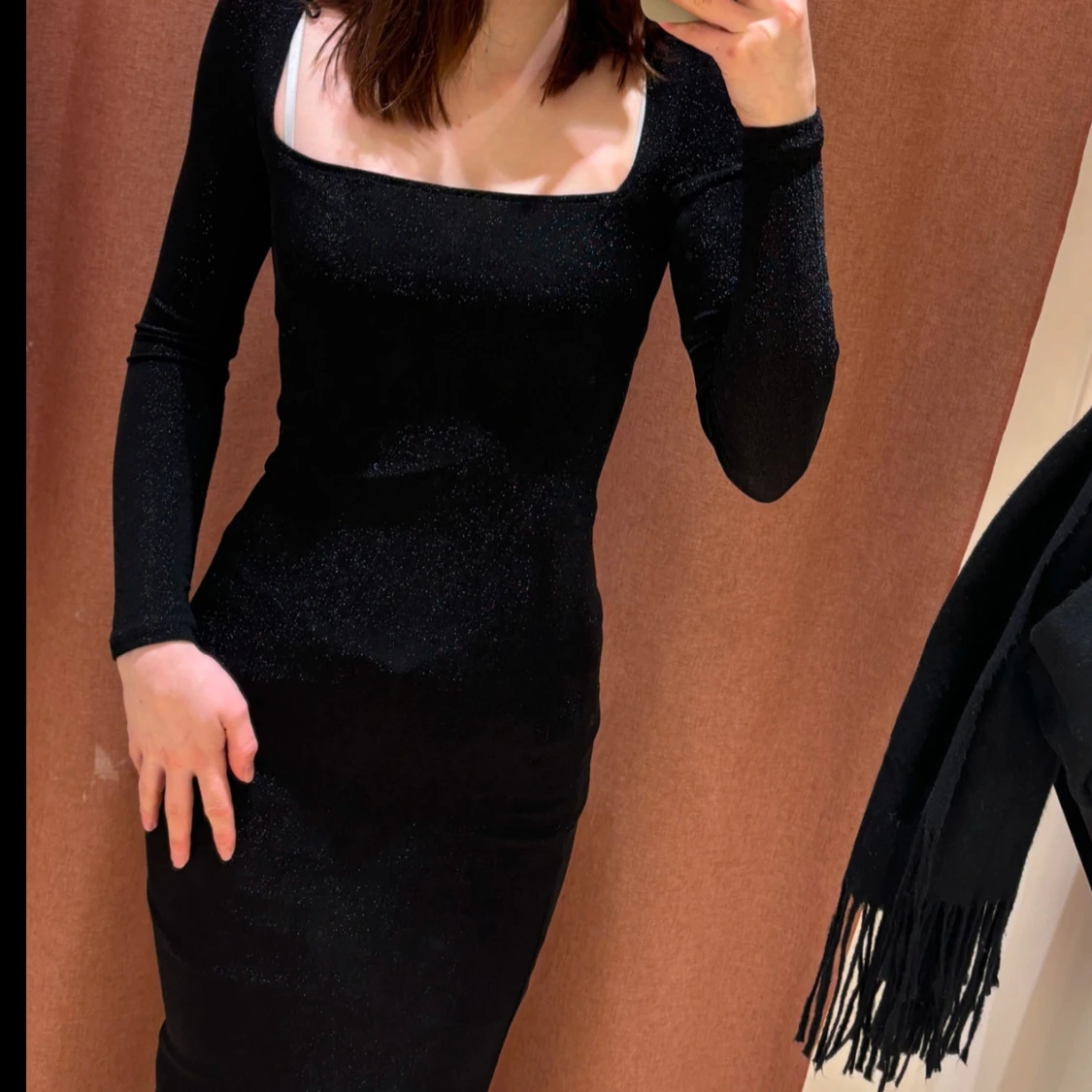 Svart glittrig långklänning