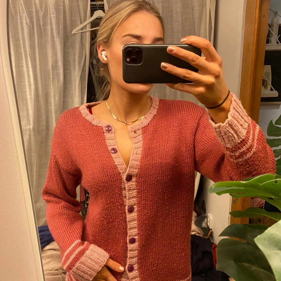 Rosa stickad kofta med knappar - 90