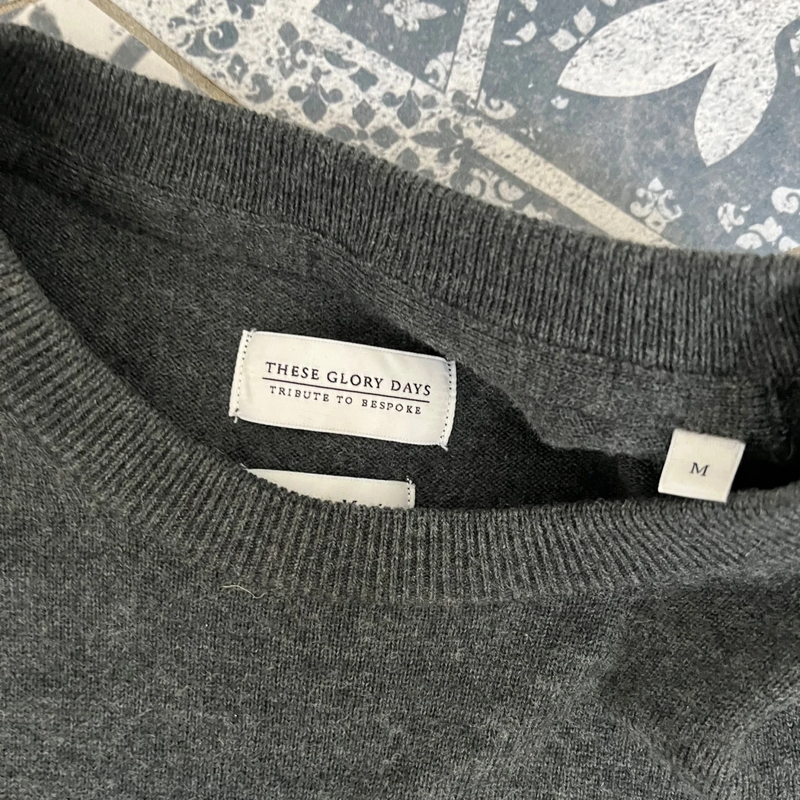 Mörkgrå tröja från These Glory Days 100% murinull - 91