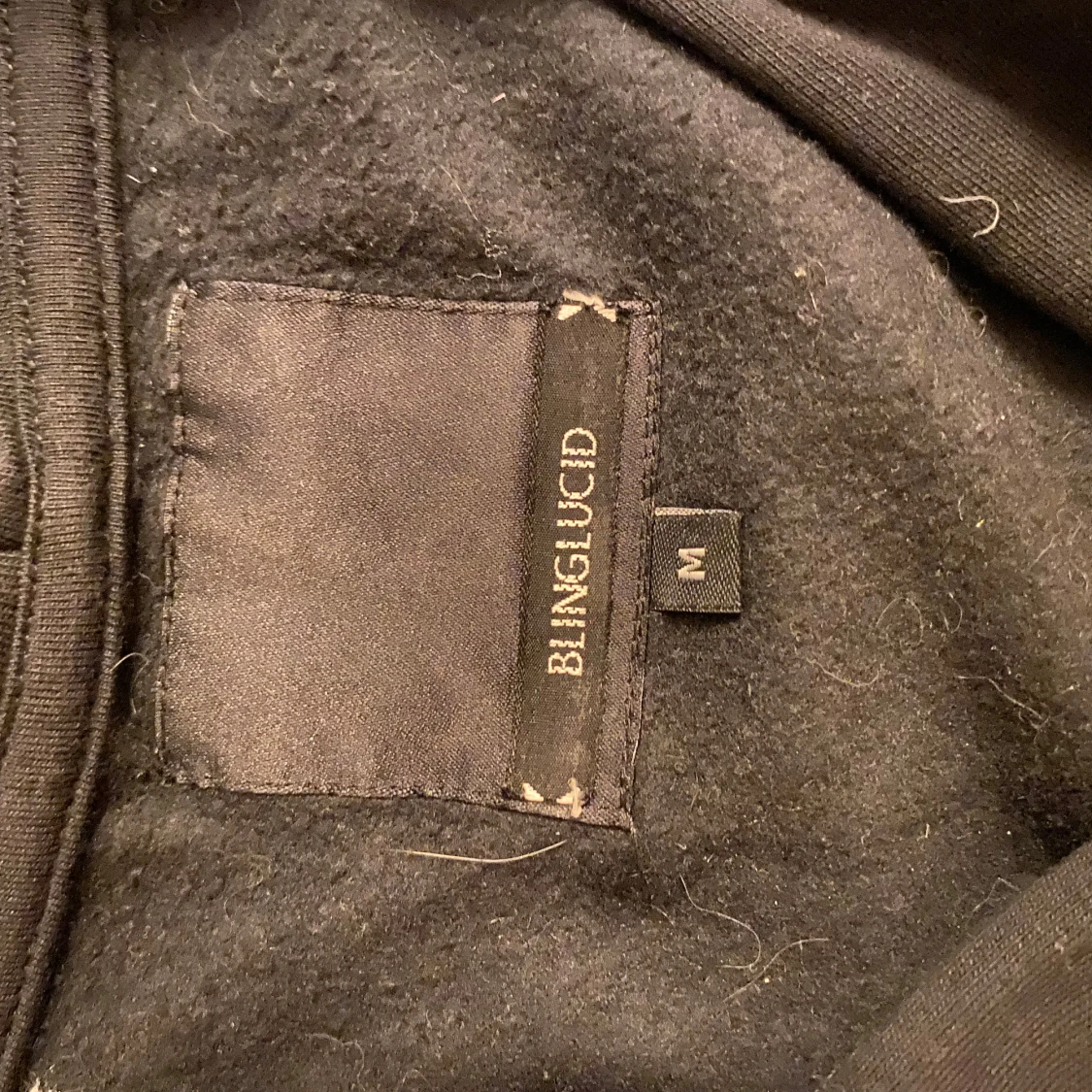 Svart hoodie från Blinglucid - 90