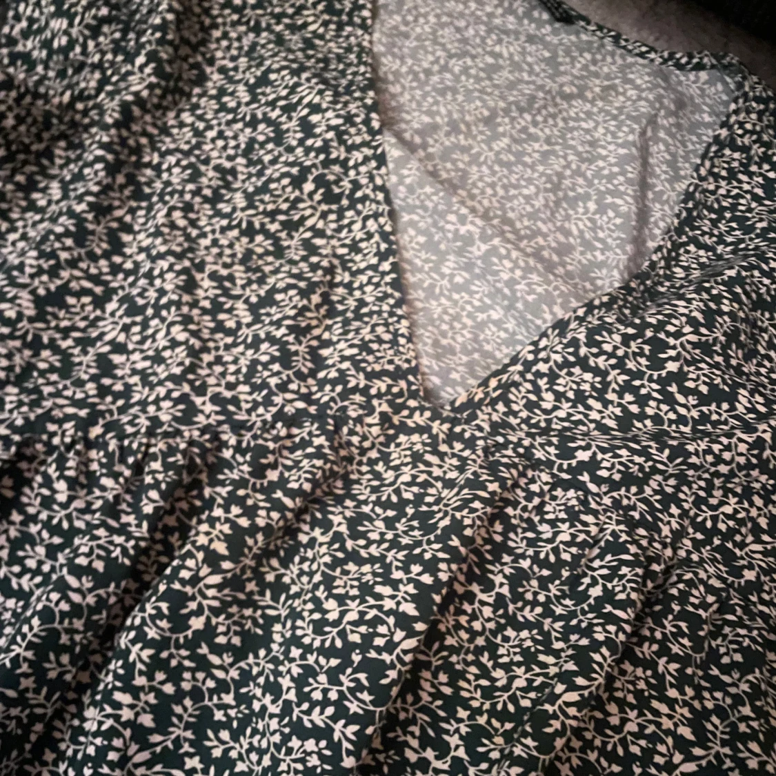 Fin blommig klänning  - 90