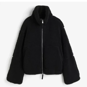 teddy jacka  - en svart teddy jacka, i mycket bra skick! 💕💕