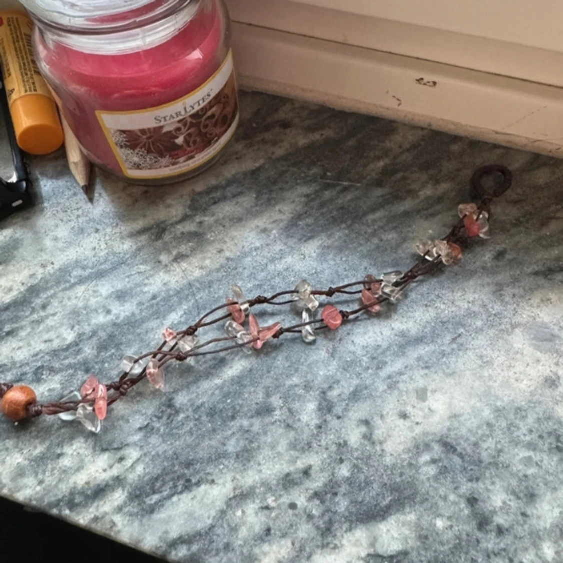 Armband med rosa och klara stenar - 90