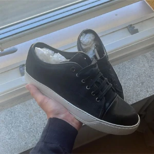 Lanvin  - Säljer dessa snygga lanvis i fint skick utan skador. Enbart skorna medförljer vid köp!