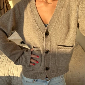 Kashmir kofta - Världens snyggaste kashmirkofta från Lisa Yang!! Använd ett fåtal gånger🫶