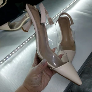 pointed top heels 37/38 - NEW