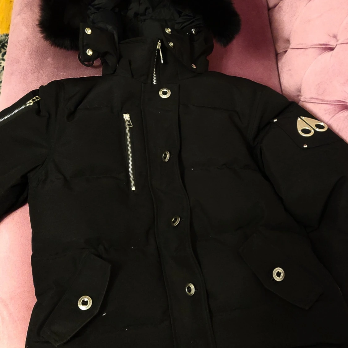 Svart dunjacka från Moose Knuckles