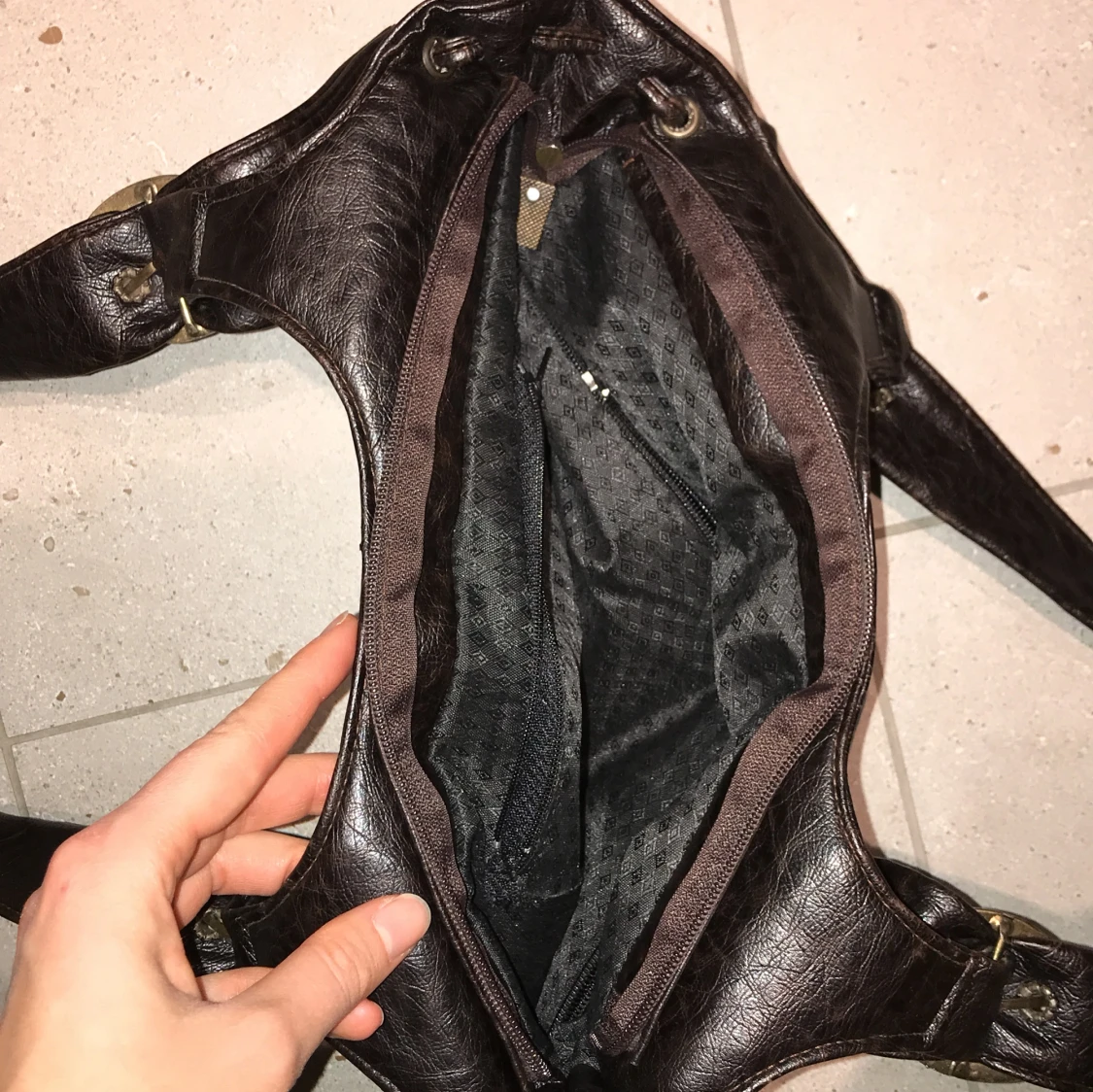 Brun axelväska  - 93