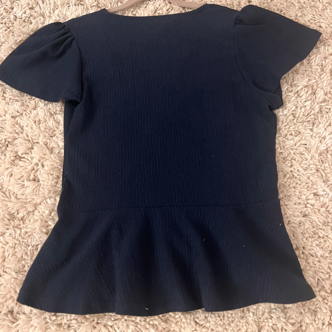 Mörkblå omlottblus från Holly & White - 90