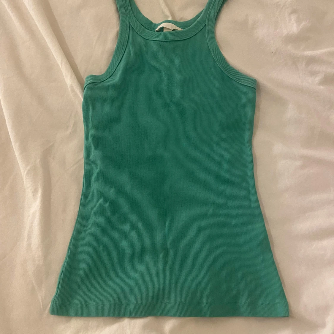 Grön ribbad linnetopp från H&M