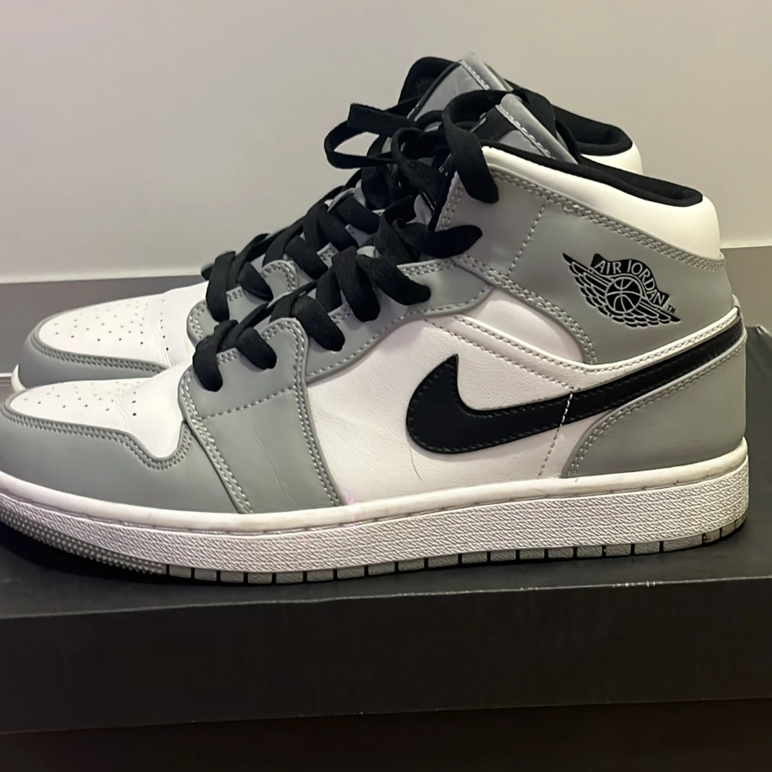 Jordans 1 mid Light smoky Grey - 90