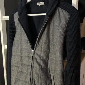 Italiensk Cardigan Jacka - Cardigan Jacka från det italienska märket spada Roma. Nästintill ny. Storlek M. Nypris ca 3300 kr