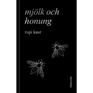 Mjölk och honung (bok, kartonnage) - Mjölk och honung är Instagram-fenomenet Rupi Kaurs debutbok, som snabbt har blivit en helt enorm internationell succé. En samling poesi- och prosatexter - illustrerade med Rupi Kaurs egna teckningar - som behandlar erfarenheter av våld, missbruk, kärlek, förlust och femininitet.Mjölk och honung tar oss med på en resa in i livets bittraste ögonblick och finner sötma i dem - eftersom det finns sötma överallt om du bara är villig att se efter. Boken är uppdelad i fyra kapitel. Vart och ett av dem tjänar ett eget syfte, behandlar en egen smärta, läker en egen sorg i själ och hjärta. RUPI KAUR [f. 1992] är poet, författare och konstnär och har över 4 miljoner följare på sitt Instagram-konto. Formen för hennes uttryck varierar, men det behandlar alltid teman som kvinnlighet, kärlek, förlust, trauma och läkning. Hennes debut Mjölk och honung blev en New York Times Bestseller, har sålt i över 5 miljoner exemplar och blev en stor succé även i Sverige. »Hon skriver om kärlek, om kvinnokamp, om övergrepp, flykt, självhat och självkärlek. Det är en angelägen och gripande diktsamling, särskilt lämplig för ovana poesiläsare.« | BTJ om Solen och hennes rosor     Format Kartonnage   Omfång 204 sidor   Språk Svenska   Förlag Modernista   Utgivningsdatum 2021-06-07   Medverkande Sandra Beijer   ISBN 9789178933600  