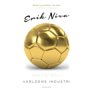 Världens industri (bok, storpocket) - Den internationella toppfotbollen är i dag ett skenande maskineri, en karusell där det sportsliga mer och mer blir en biprodukt av andra intressen hedgefonder och skalbolag, gigantiska PR-projekt eller blodstänkta oljemiljarder. I takt med att stjärnspektaklet svävar allt högre och snurrar allt fortare avlägsnar sig fotbollen mer och mer från sina rötter, från de lokalsamhällen den en gång kom ifrån, från de människor som gav den dess grund och historia. VM-året 2018 blir det allt svårare att hålla fast vid tanken på elitfotbollens samhällsnytta, på kraften som byggt broar och skapat gemenskap över gränser. Men då var då och nu är nu och framöver kommer fotbollen likafullt fortsätta att engagera miljarder människor: dess politiska betydelse lär inte minska, utan den kommer även i fortsättningen att vara den mest effektiva barometern för att mäta trycket i städer och länder på väg att förändras. Texterna i Världens industri beskriver på olika sätt denna brytningstid, skildrar den snabbt växande klyftan mellan den ena och den andra fotbollen, mellan idrotten och industrin. Läs även syskonboken Vår fotboll, som kommer ut parallellt med Världens industri om den svenska fotbollen som samhällsförankrad folkrörelse. ERIK NIVA [f. 1978] är en svensk sportjournalist på Sportbladet och Viasat Fotboll. Niva har tilldelats Svenska Fans stora läsarpris Guldskölden 29 gånger (Årets sportjournalist, Årets fotbollsjournalist, Årets krönikör, Årets expert, Årets sportblogg &amp; Årets sportbok), vunnit Publicistklubbens pris Guldpennan och blivit utsedd till Årets sportjournalist av Sportjournalisternas Klubb i Stockholm.    Format Storpocket   Omfång 336 sidor   Språk Svenska   Förlag Modernista   Utgivningsdatum 2019-04-09   Medverkande Lars Sundh   Medverkande Erik Niva   ISBN 9789177818236  