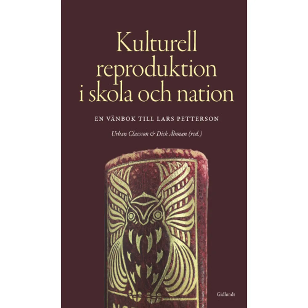 Minnet och glömskan är det som tillsammans skapar historien. Genom att välja att minnas det som förebådar det egna här och nu glöms samtidigt alternativa historier. Historien består därför av en ständig maktkamp mellan olika intressen med egna berättelser och vilka av dessa som skall förmedlas till nya generationer. I denna vänbok uppmärksammas professor Lars Pettersons forskning genom ett antal artiklar på temat Kulturell reproduktion i skola och nation. Pettersons egen forskar- och undervisningsgärning har under många år vid Högskolan Dalarna varit inriktad på denna spännande tematik. Genom lärosätets inriktning på lärarutbildning och utbildningsforskning har Pettersons kompetens och kritiska perspektiv under många år varit viktig grund i utvecklingen. I denna bok återfinns 21 artiklar som behandlar temat reproduktion utifrån olika infallsvinklar. Här återfinns exempelvis texter om Läsebok för folkskolan, forskarskolor, högskolors uppdrag, bibelplanscher, arkivgallringar, turistresor, reformpedagogik, svensk export, svensk opinionsbildning, handelsresanden och mycket mer! Genom att boken är bred och samtidigt öppnar för det associativt sammanhängande, vill vi uppmärksamma något vi verkligen uppskattar hos Lars Petterson som forskare, lärare, handledare, kollega och vän.    Format Inbunden   Omfång 368 sidor   Språk Svenska   Förlag Gidlunds förlag   Utgivningsdatum 2016-06-15   Medverkande Urban Claesson   Medverkande Dick Åhman   ISBN 9789178449613  . Böcker.