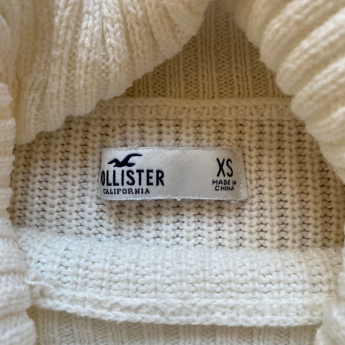 Vit stickad tröja från Hollister - 90