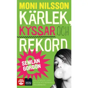 Kärlek, kyssar och rekord är den tredje boken om Semlan och Gordon. Till den här boken finns en lärarhandledning. Semlan och Gordon kommer hem från sina hemliga äventyr, och Lino är fortfarande väldigt borta. Semlan börjar undra om han verkligen finns på riktigt. Det gör han förstås och i slutet av sommaren får Semlan äntligen veta hur det känns att kyssa någon man är kär i. Och sen blir det födelsedag. Då dyker både en väldigt hungrig födelsedagspresent och en väldigt hemlig gäst upp… Och redan innan den stora kysstävlingen med Gordon går av stapeln har pressen kommit till det spegelvända huset två gånger. För kring Gordon och Semlan är det sällan lugnt!        Format Pocket   Omfång 158 sidor   Språk Svenska   Förlag Natur & Kultur Allmänlitteratur   Utgivningsdatum 2020-03-20   ISBN 9789127166080  