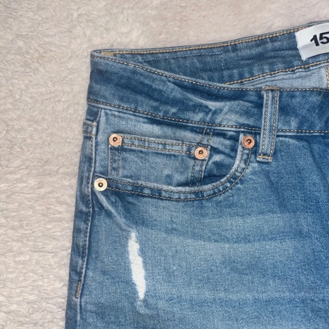 Blå jeans med slitningar - 92