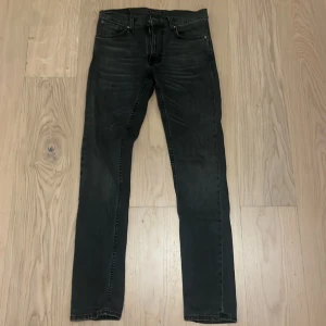 Lean Dean Nudie Jeans -  Nudie Jeans, Lean dean, Mono gray storlek 30/34. Knappt använda.