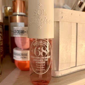 Sol De Janeiro parfym - Sol de Janeiro parfym i 68. Har använt lite men dras inte till den lika mycket längre